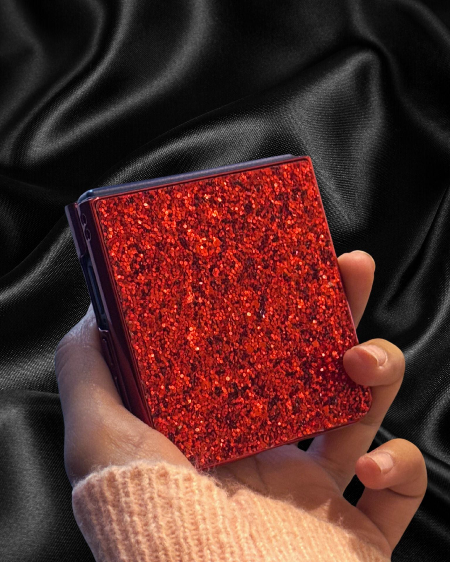 Samsung Galaxy Z Flip 7 Bling Glitter Sequin Cover - case features