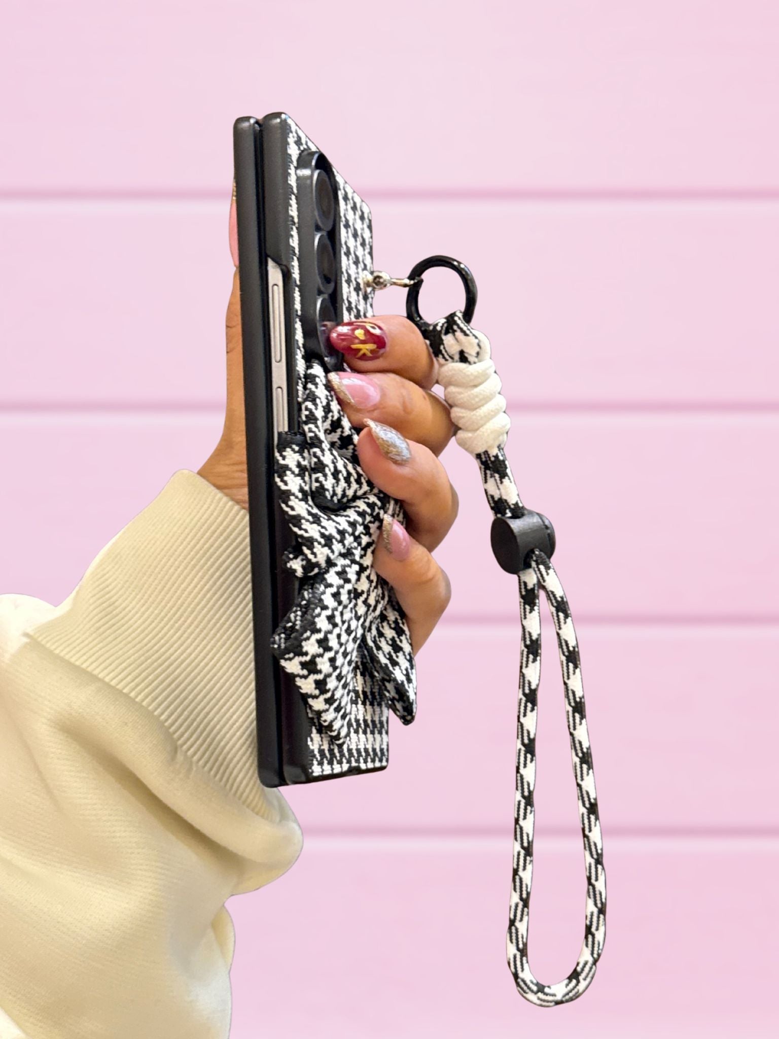 Samsung Galaxy Z Fold 6 Retro Vintage Bowknot Cover - lifestyle