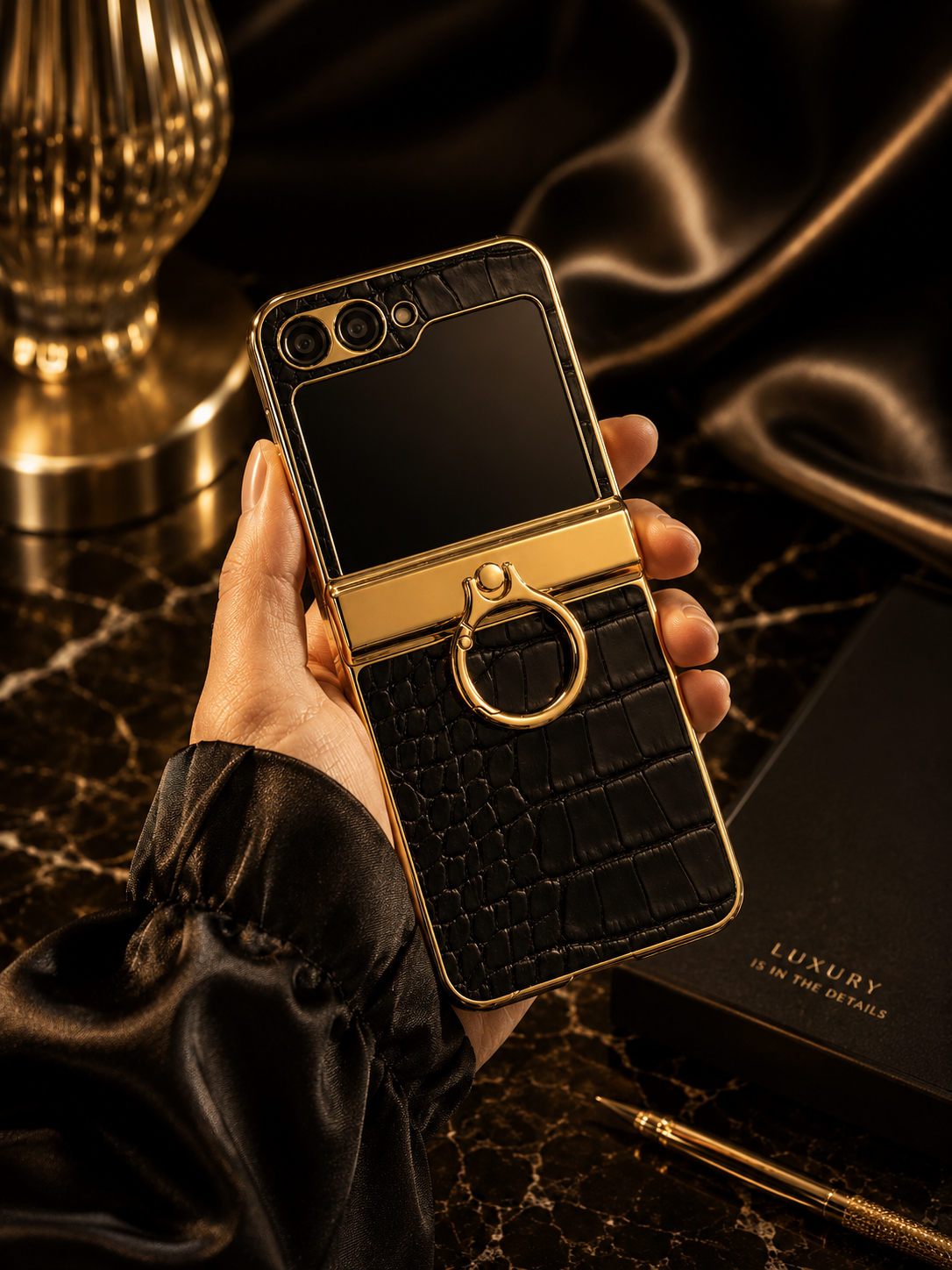 Samsung Galaxy Z Flip 5 Gold Electroplated Croco Leather Cover() - protective case detail