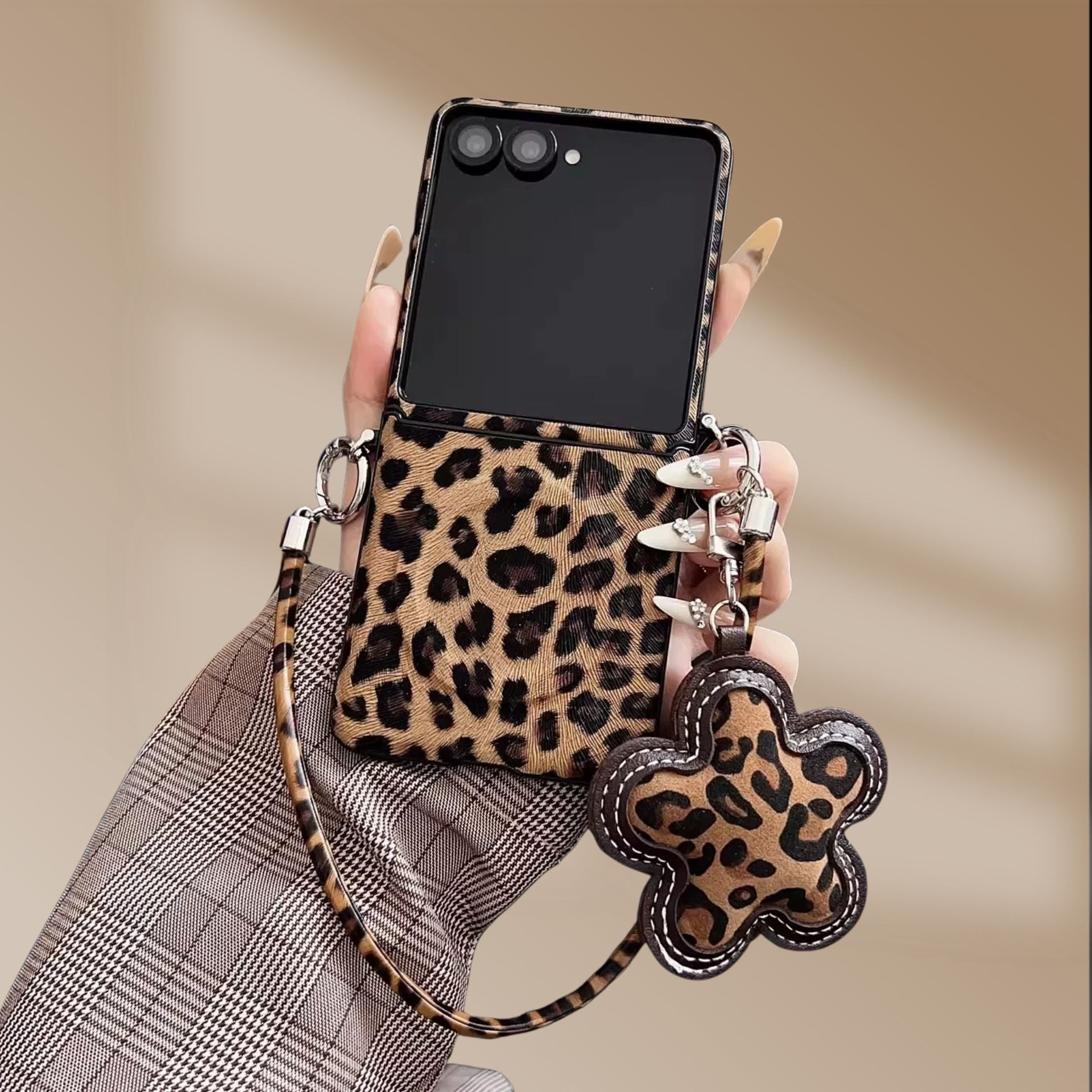 Samsung Galaxy Z Flip 5 Leopard Style Cover - protective case detail