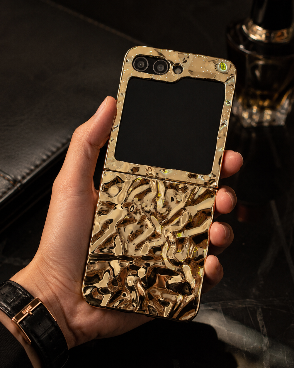 Samsung Galaxy Z Flip 5 Glossy Cover - protective case detail