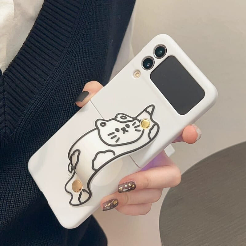 Samsung Galaxy Z Flip 3 Cat Hand Strap Cover - lifestyle