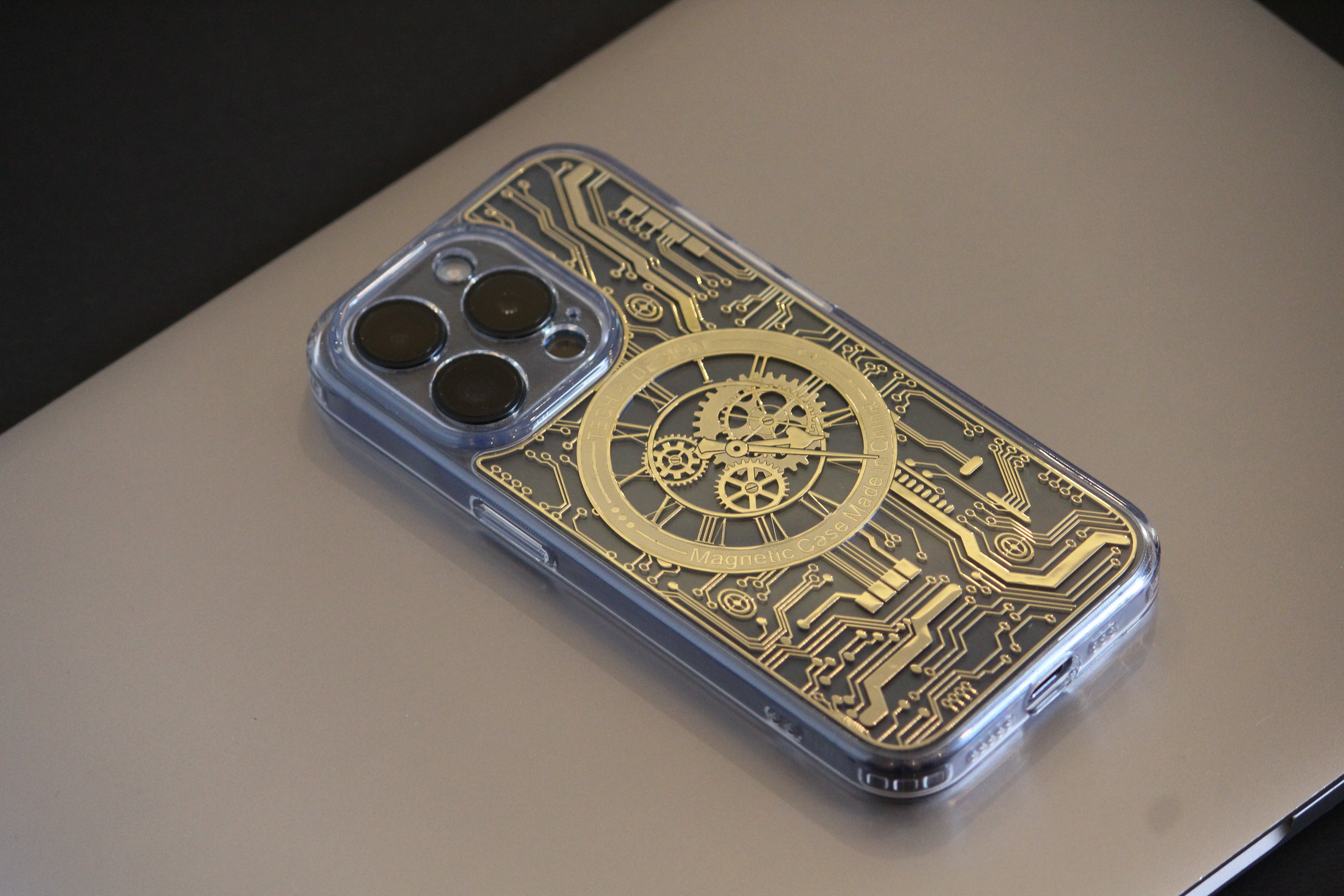 iPhone 15 Series Gold 3D Electroplated Circuit Case - protective case detail