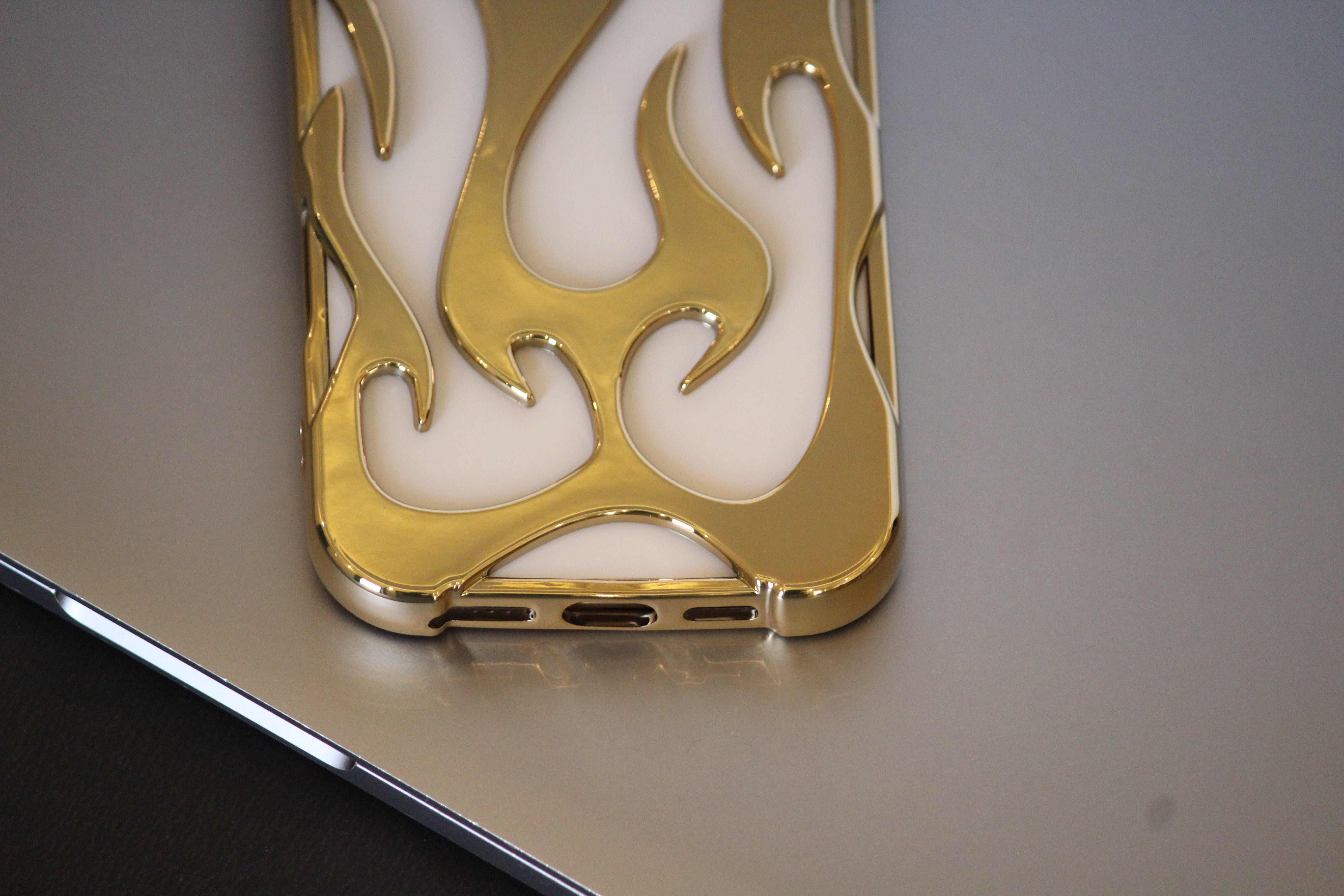 iPhone 16 Pro 3D Flame Gold Electroplated Cover - case features