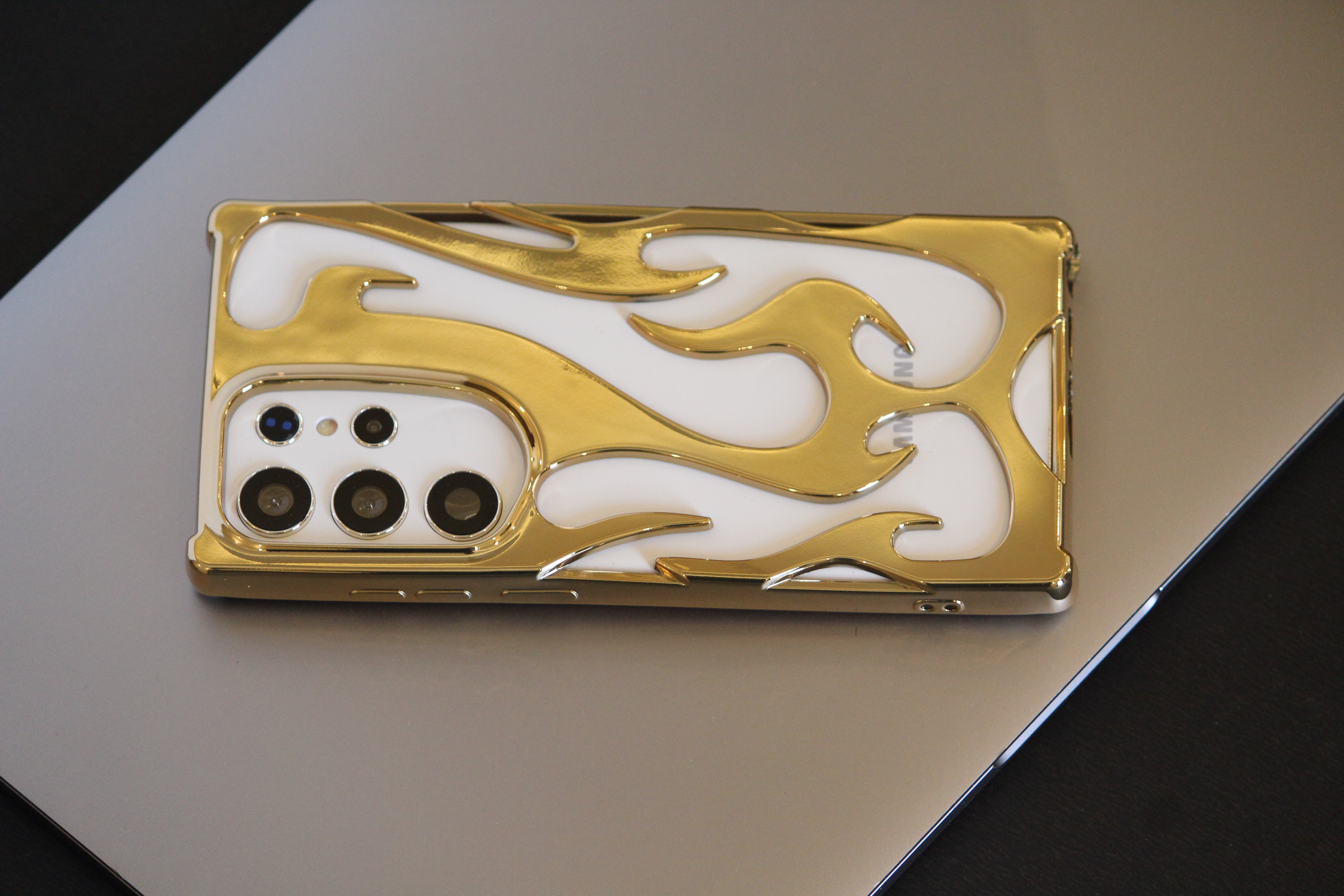 Samsung Galaxy S25 Series 3D Flame Gold Electroplated Cover - slim profile