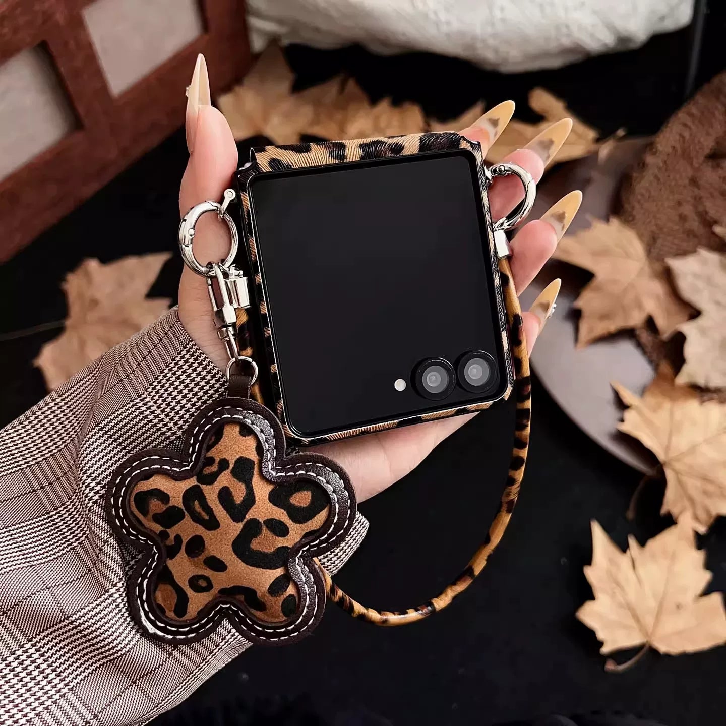 Samsung Galaxy Z Flip 5 Leopard Style Cover - protective case detail