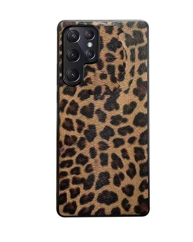Samsung Galaxy S25 Series Leopard Style Matte Cover - lifestyle
