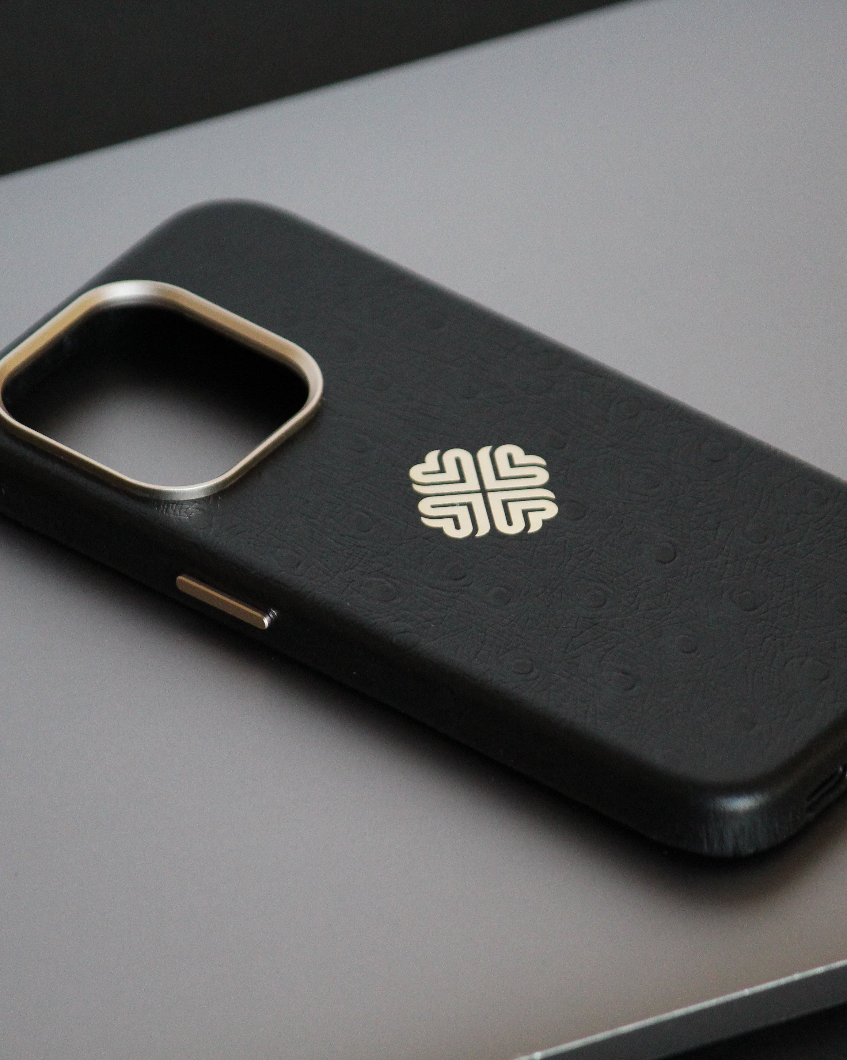 ostrich leather iphone 15 pro cover