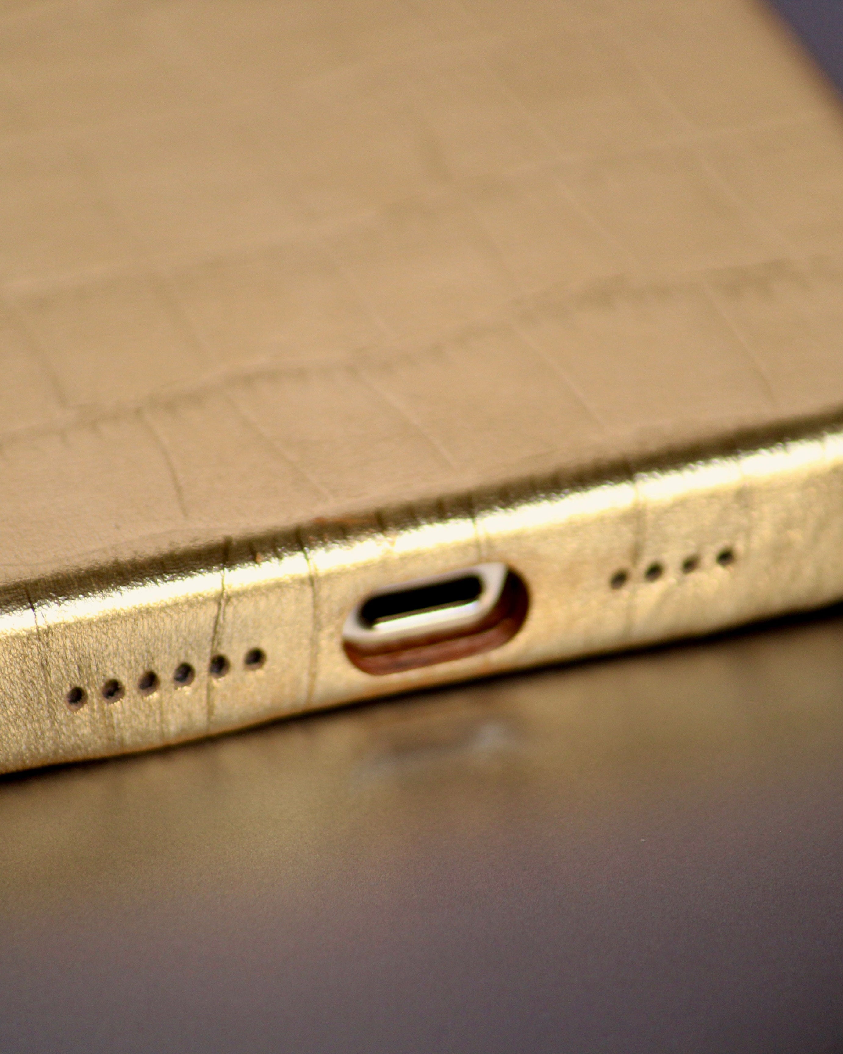 iPhone 16 Pro Leather iPhone Cover - slim profile