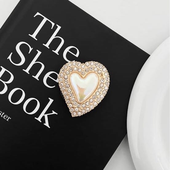 Pearl Heart Rhinestones Phone Gripper Holder - protective case detail