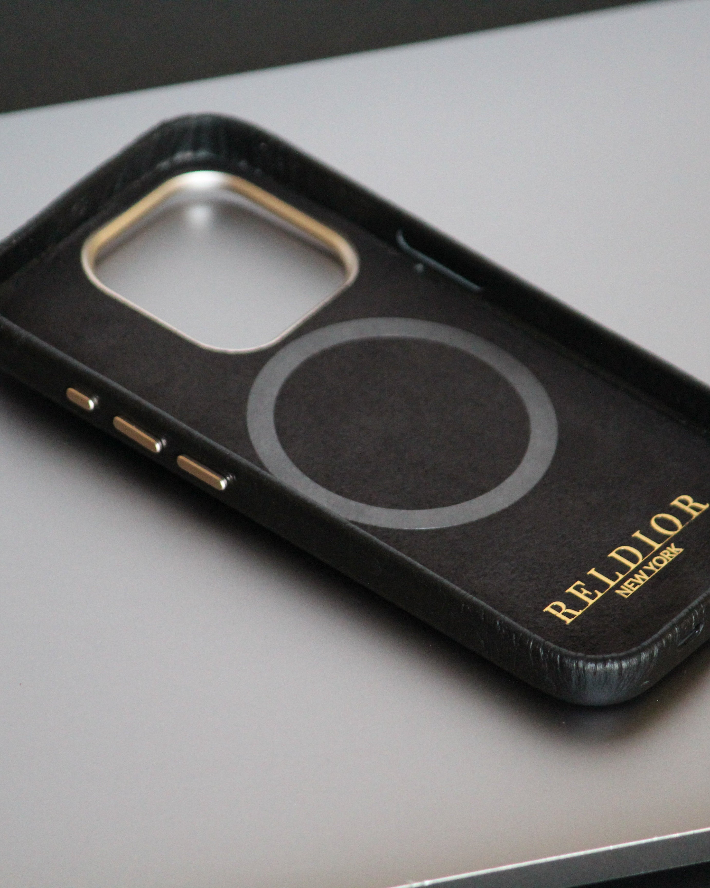 magsafe iphone 15 pro cover