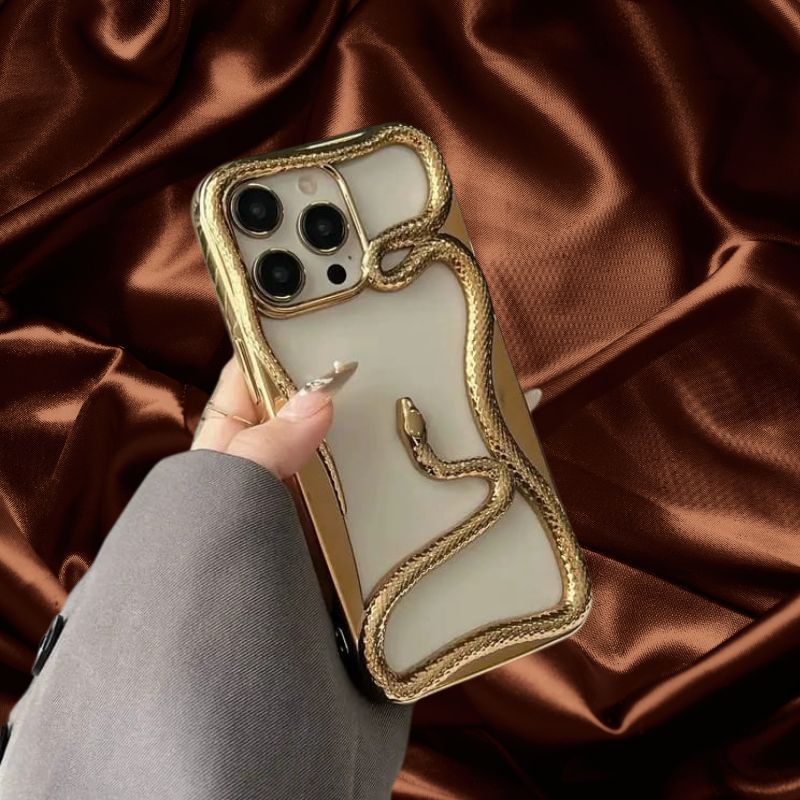 iPhone 16 3D Snake Cover - slim profile