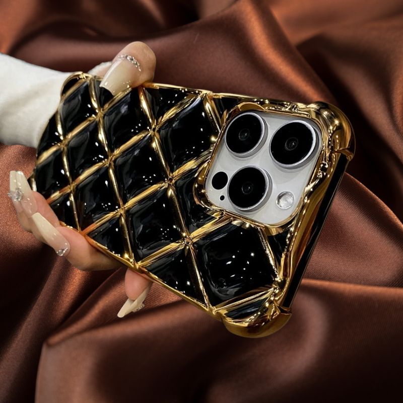 iPhone 15 Pro 3D Grid Pattern Gold Electroplated Cover - protective case detail