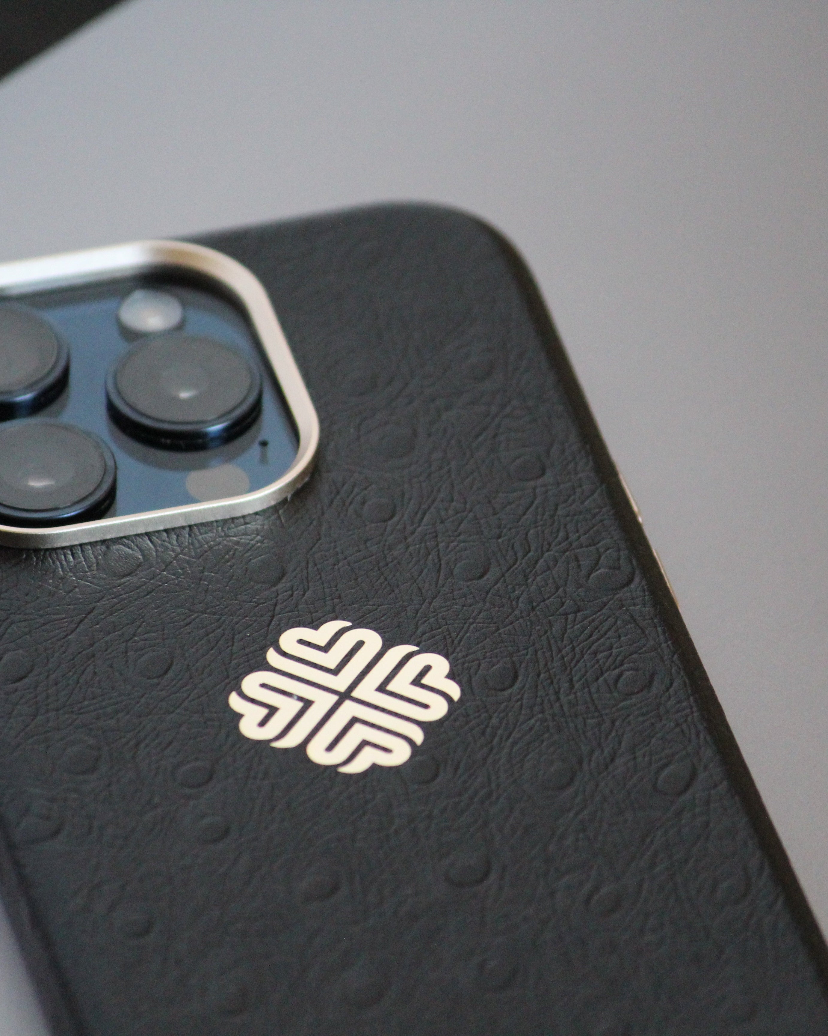 black magsafe iphone 15 pro case