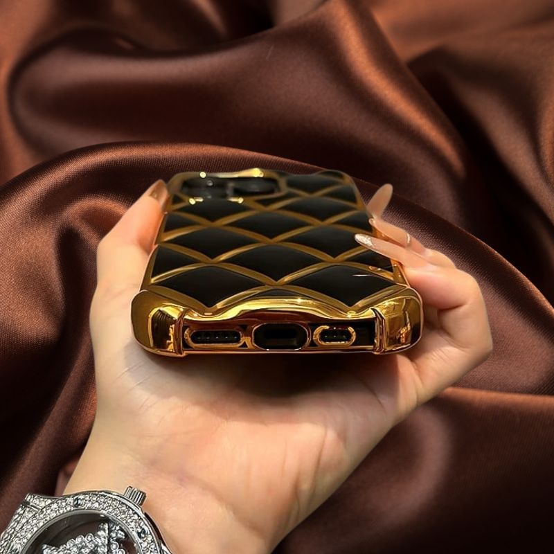 iPhone 15 Pro 3D Grid Pattern Gold Electroplated Cover - protective case detail