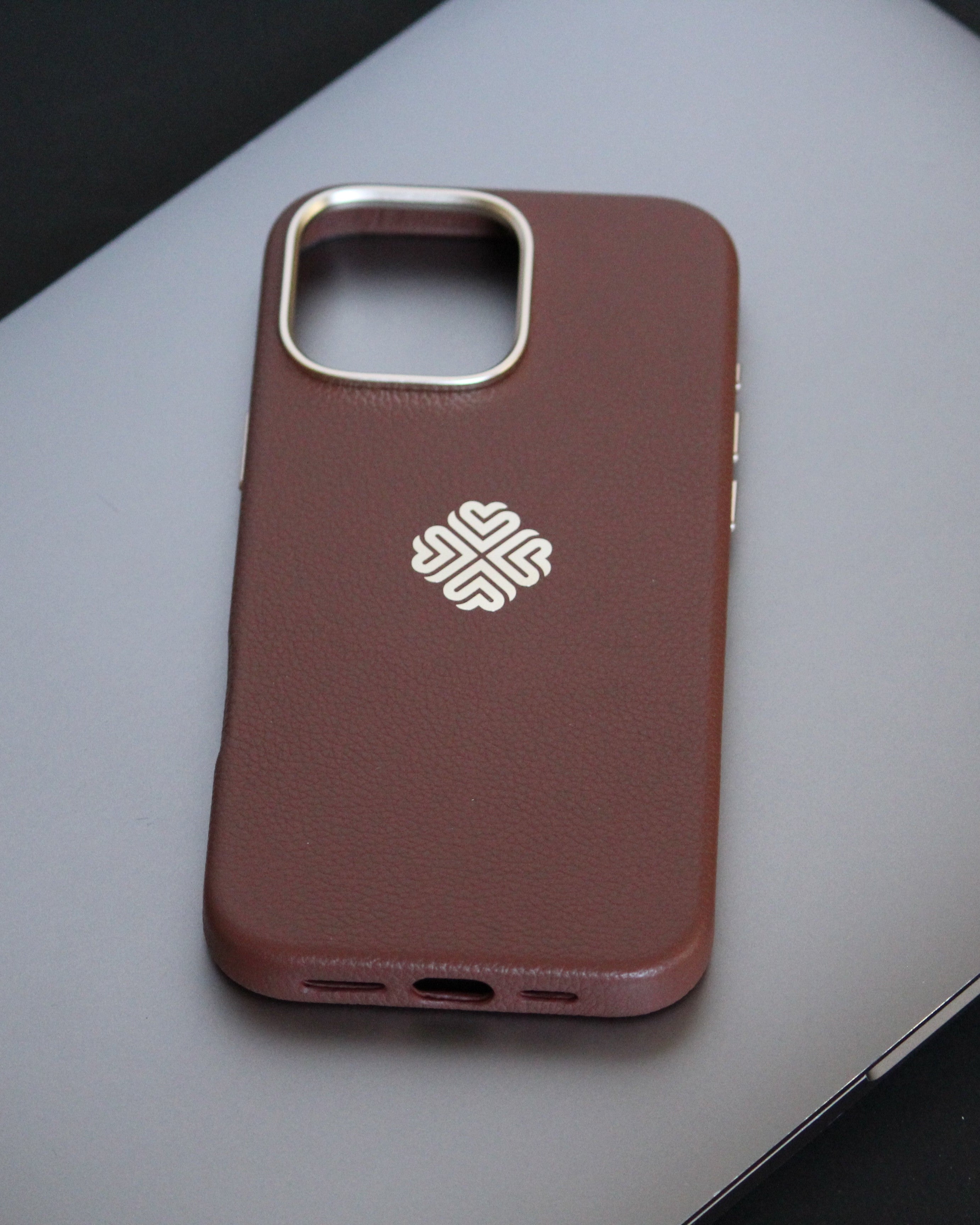 iPhone 16 Series Saddle Brown - protective case detail