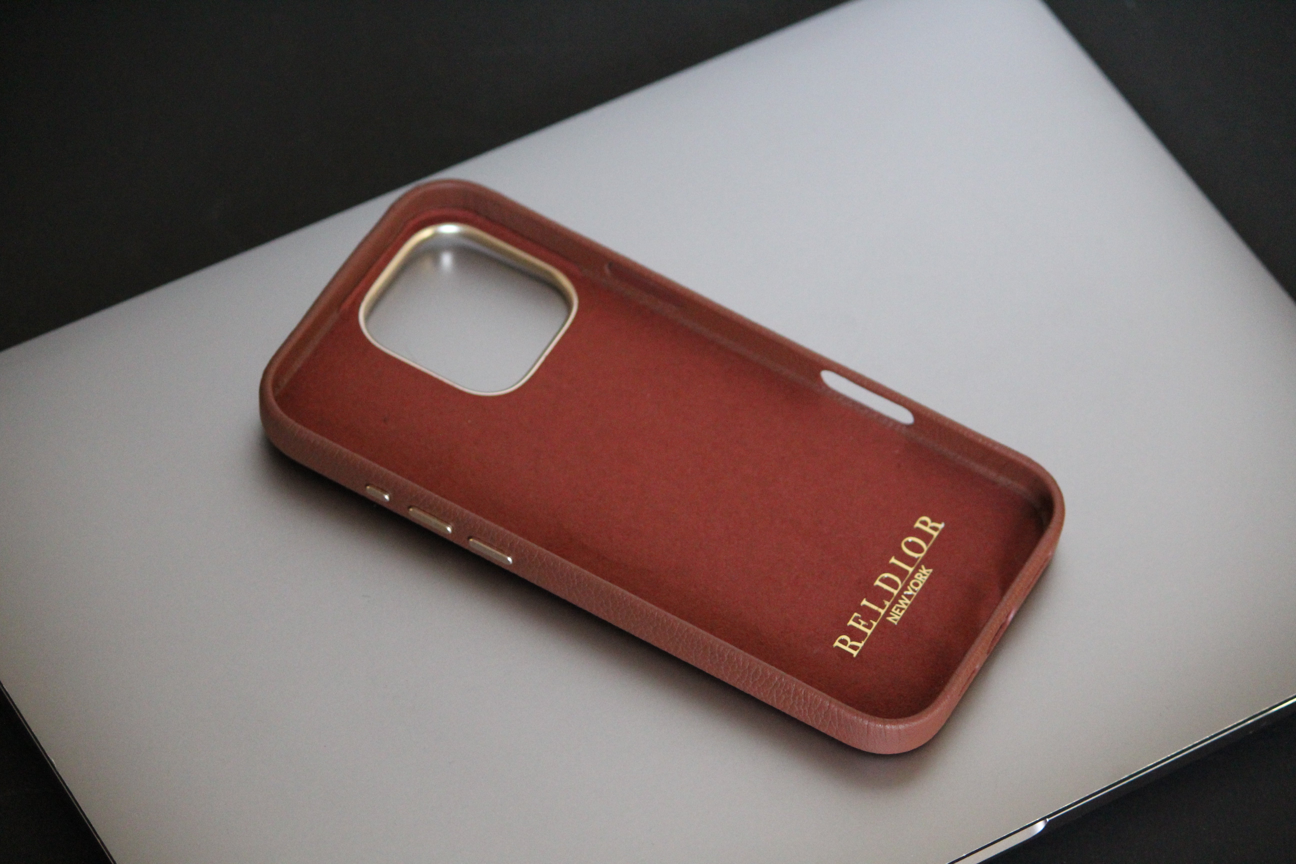 leather cover iphone 16