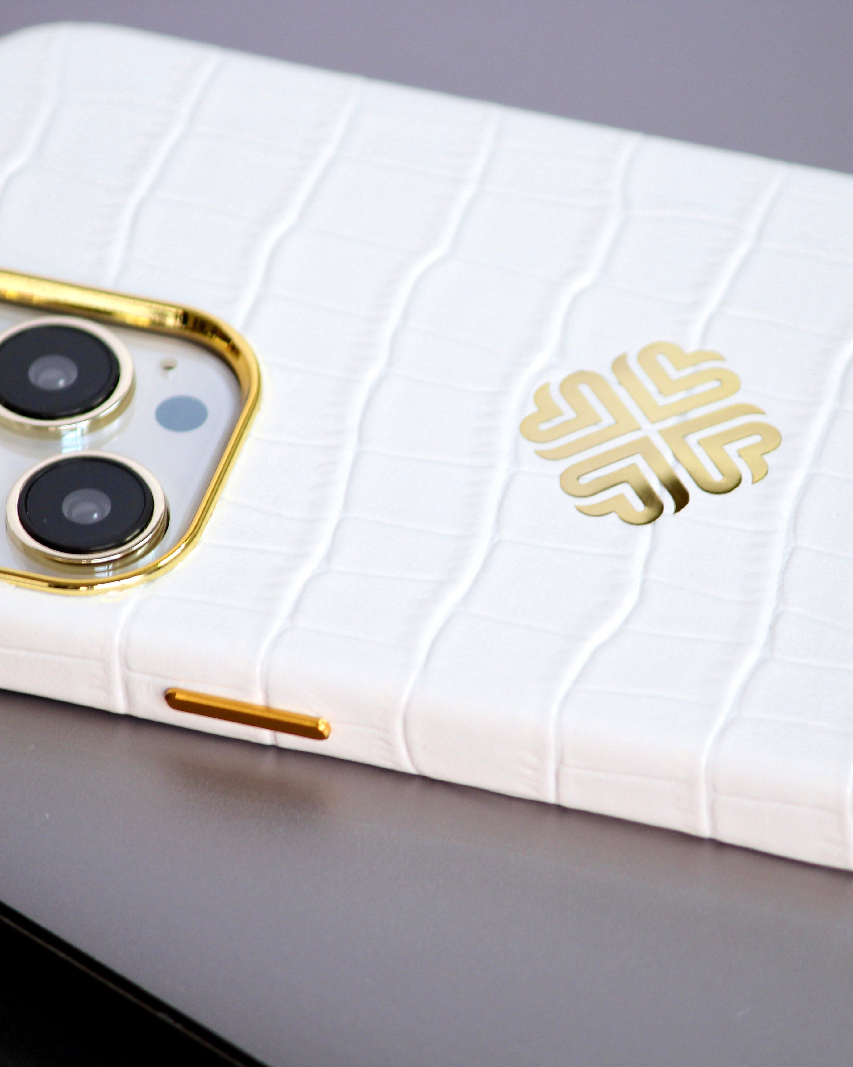 white iphone 15 pro max back cover