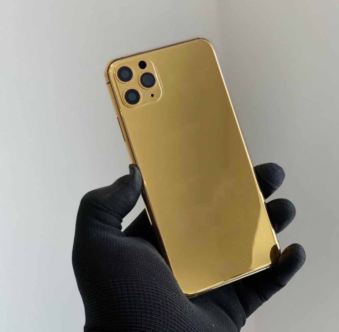 iPhone 15 Gold Electroplated Protection Case - lifestyle