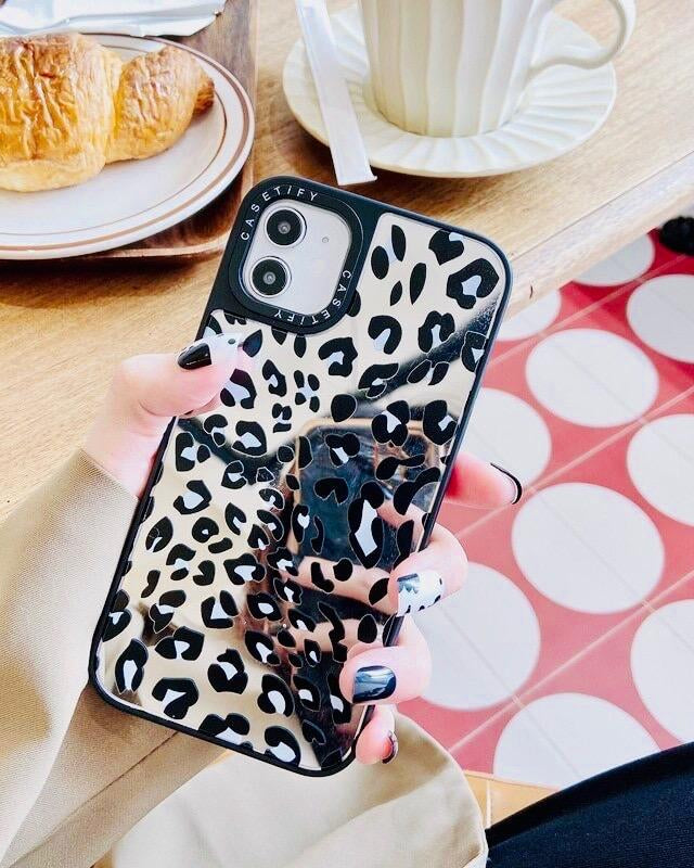 Leopard Print Glossy iPhone SE 2020 Cover
