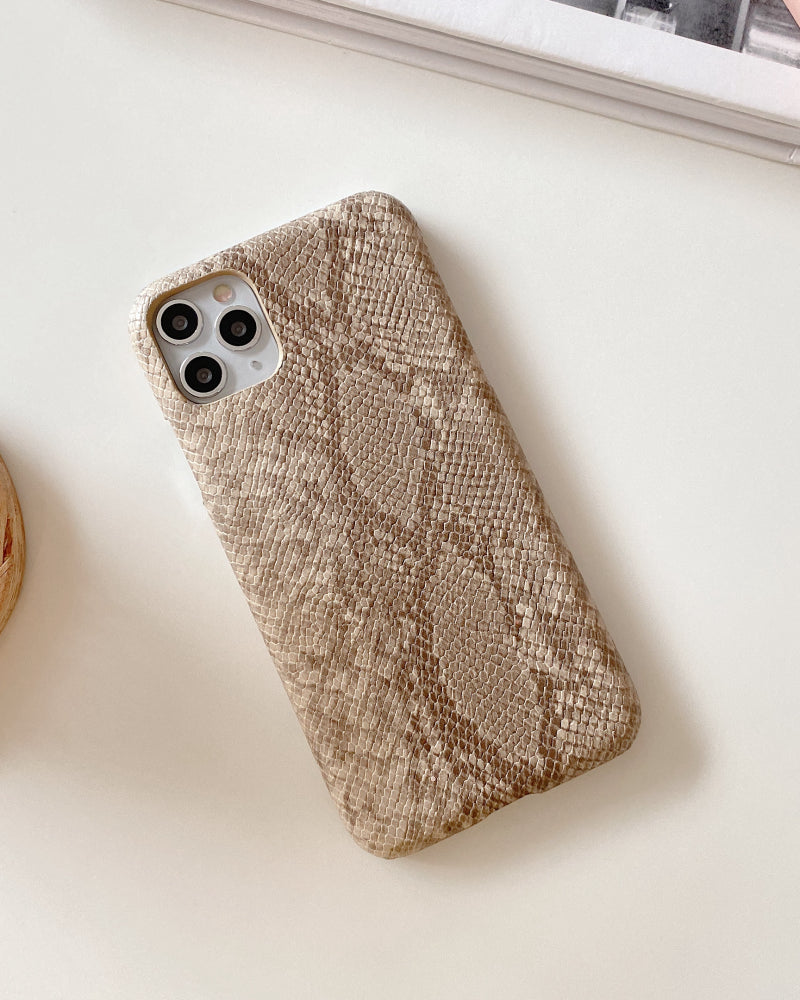 snake pattern cover for iphone 13