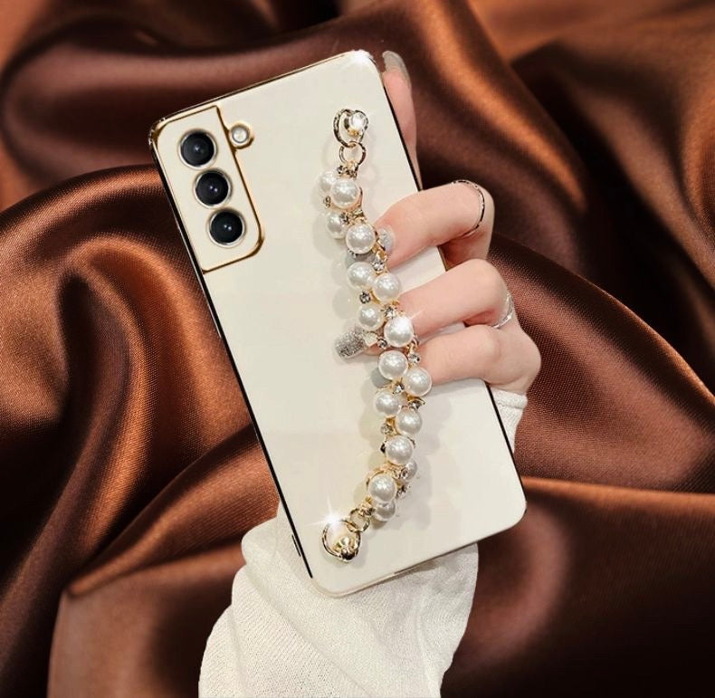 Samsung Galaxy S25 Series Pearl Rhinestones Bracelet Cover - lifestyle