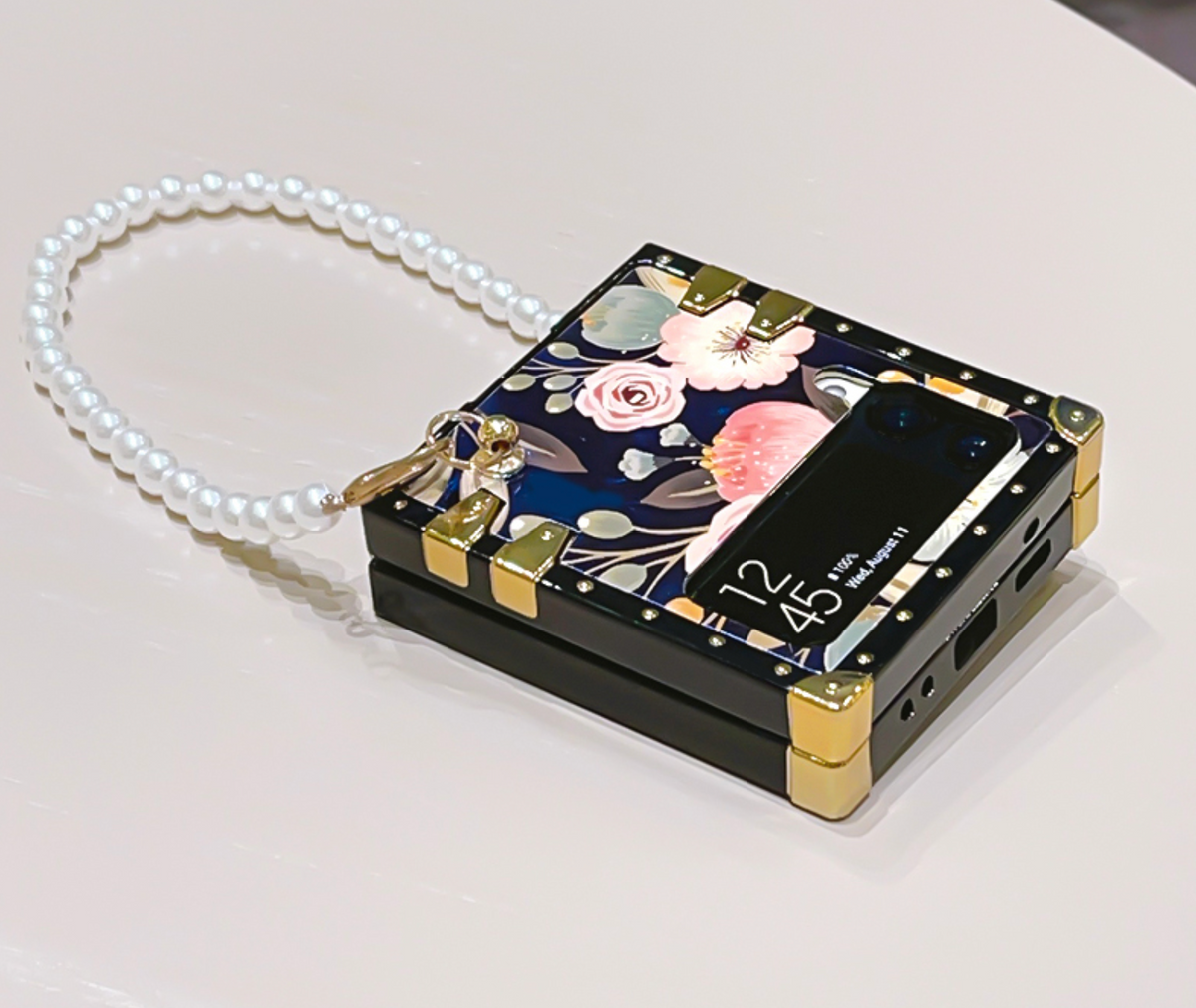 Chic Flower Pearl Chain Bracelet Cover iPhone cover – JustAndBest India