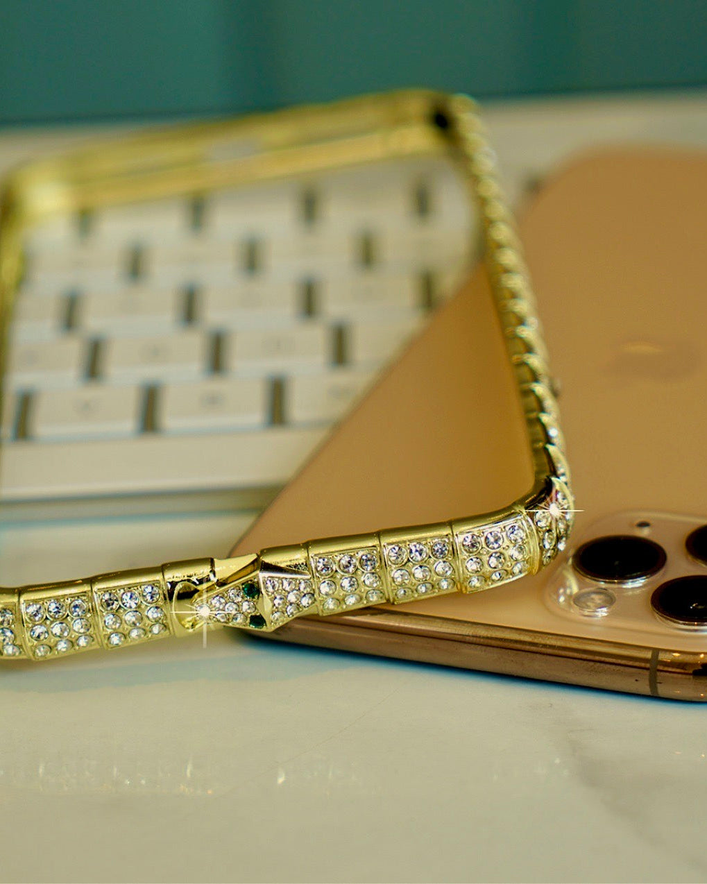 Luxury iphone 14 Glitter case