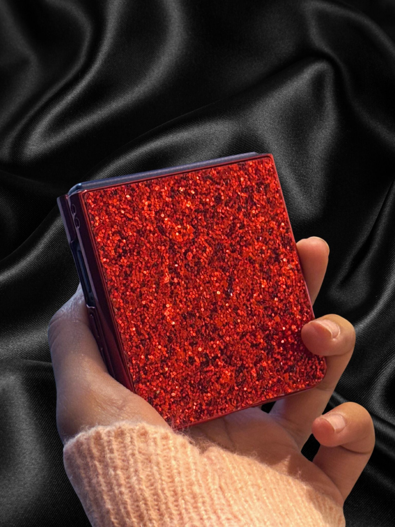 Samsung Galaxy Z Flip 7 Bling Glitter Sequin Cover - case features