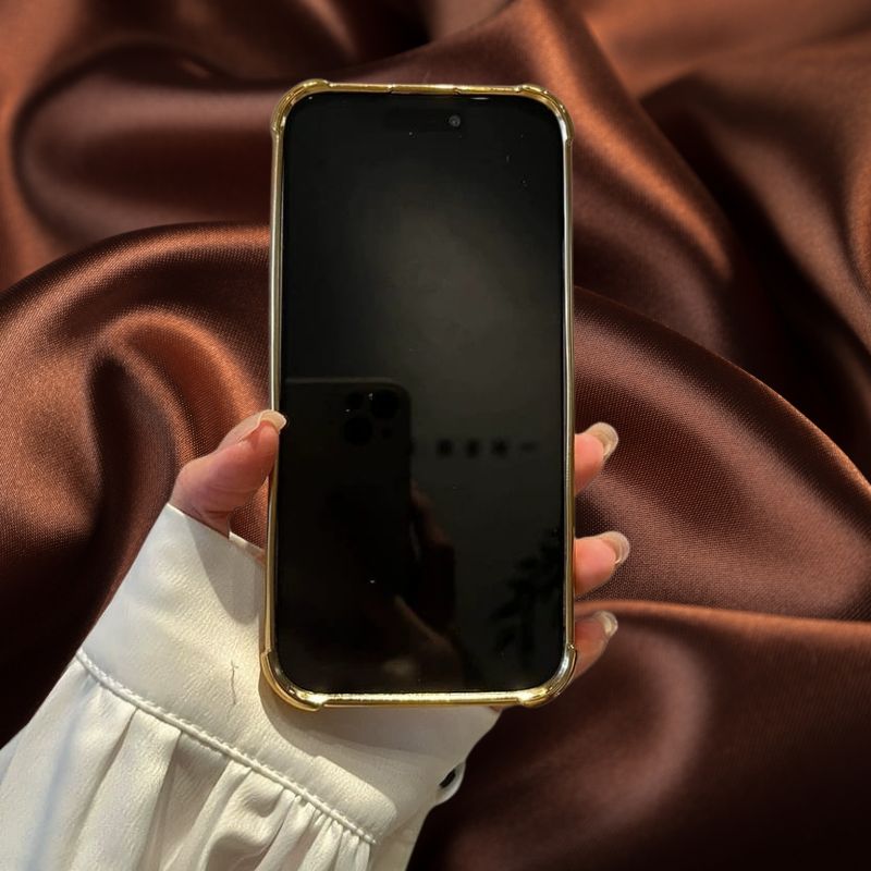iPhone 15 Pro 3D Grid Pattern Gold Electroplated Cover - slim profile