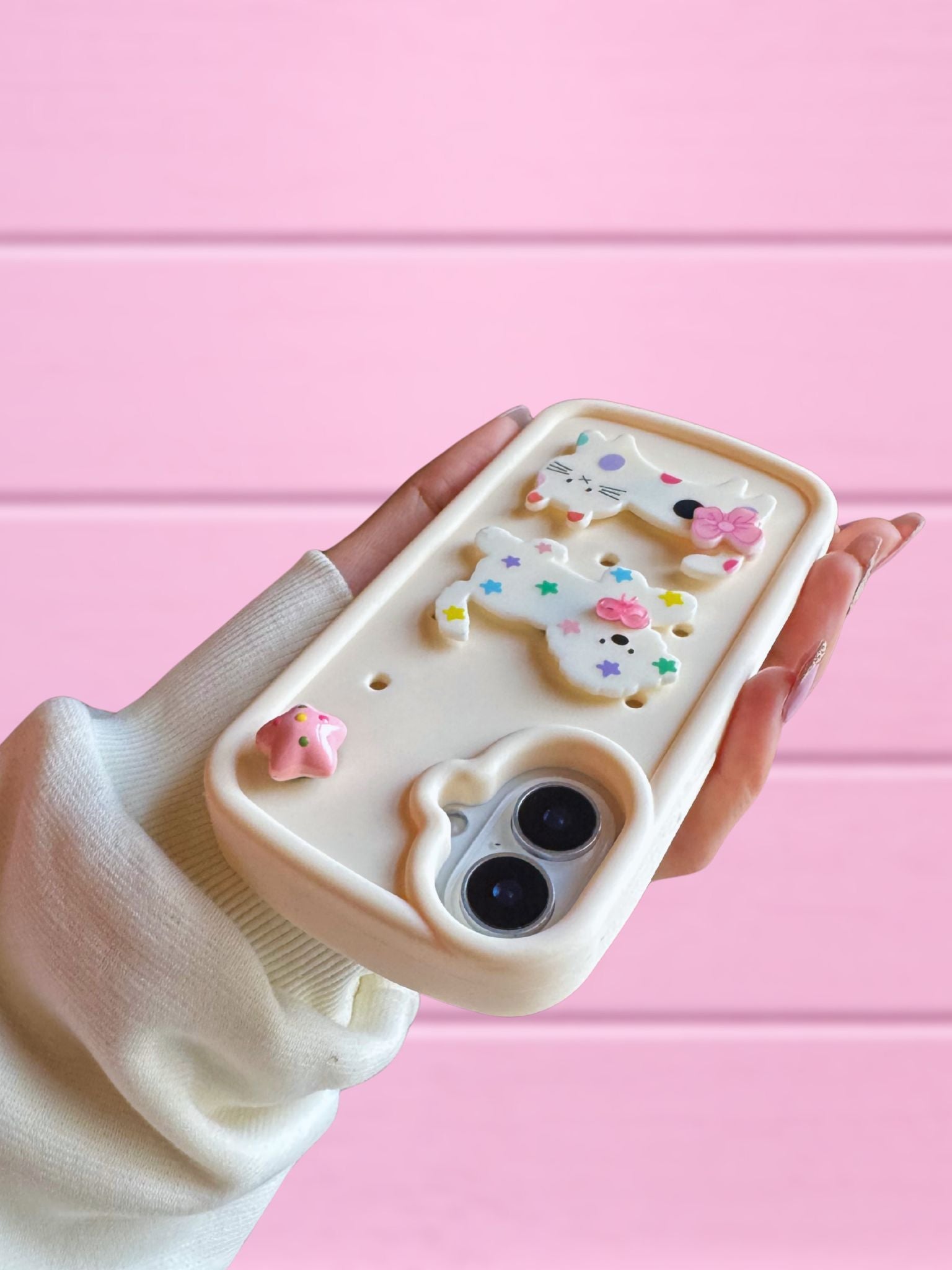 iPhone 16 Series 3D Rotating Pets Cover - protective case detail
