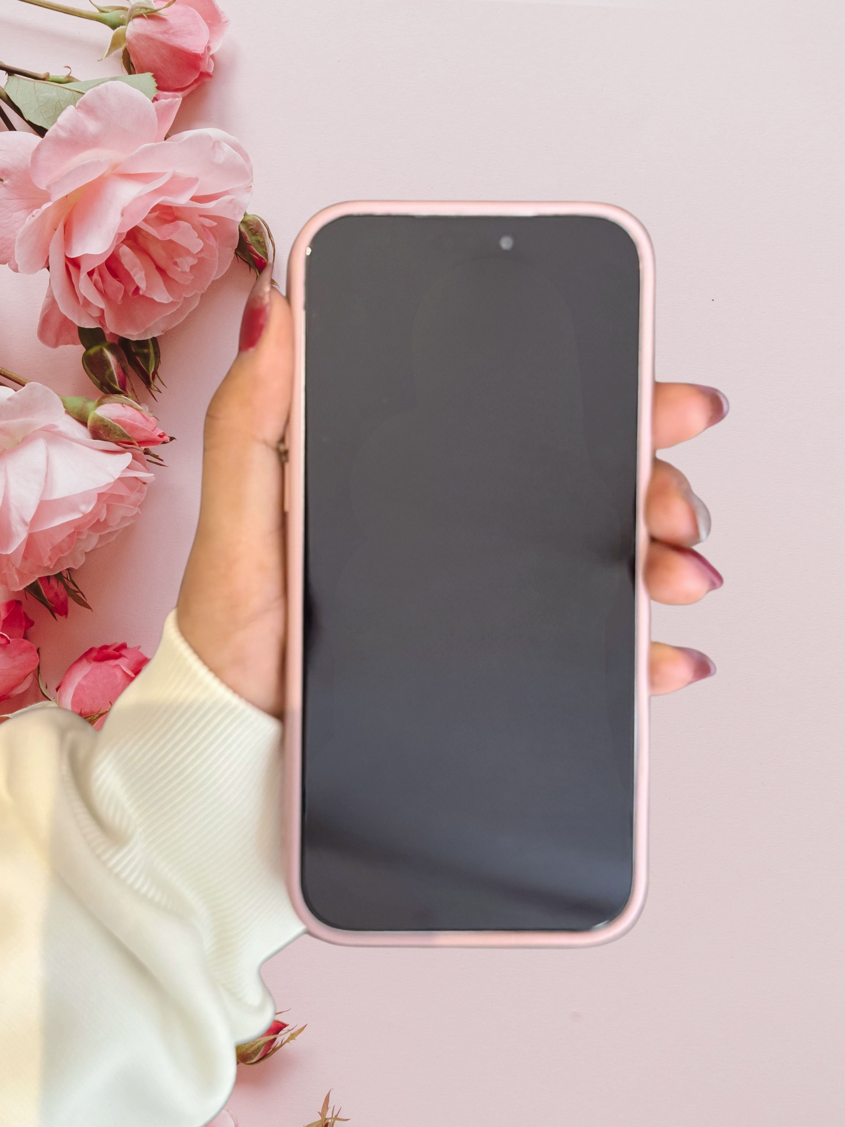 iPhone 17 Series Hand Strap Pearl Cover - lifestyle