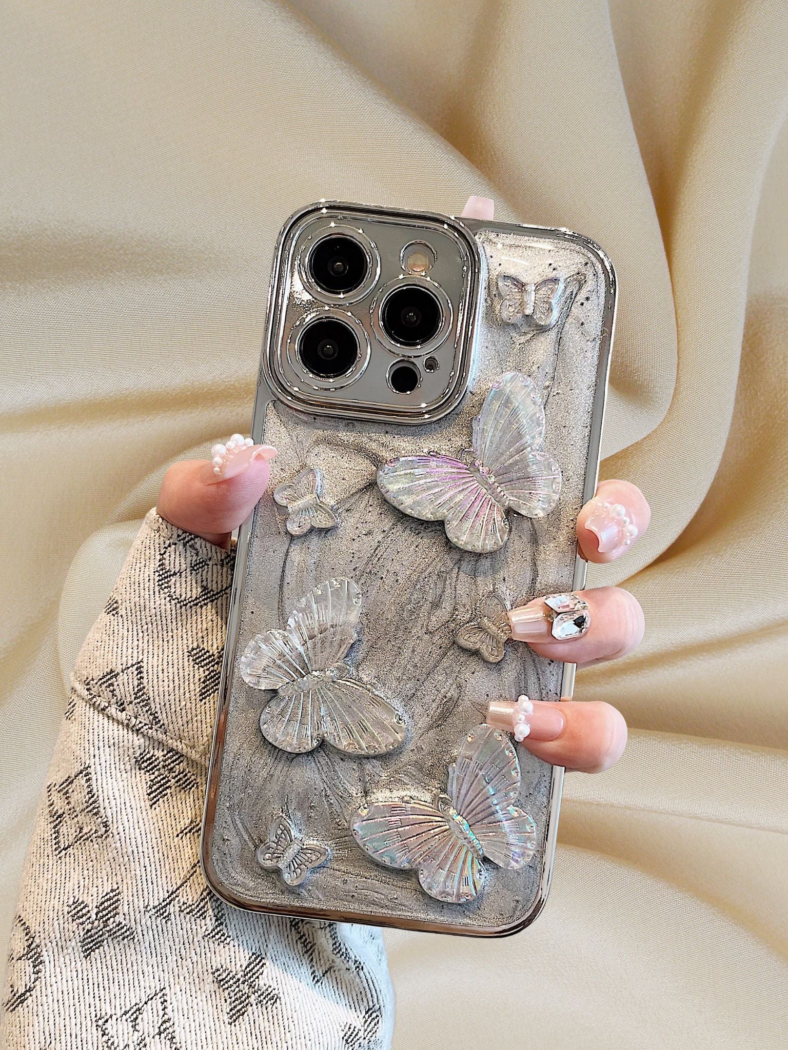 iPhone 15 3D Butterflies Shining Rainbow Cover - case features