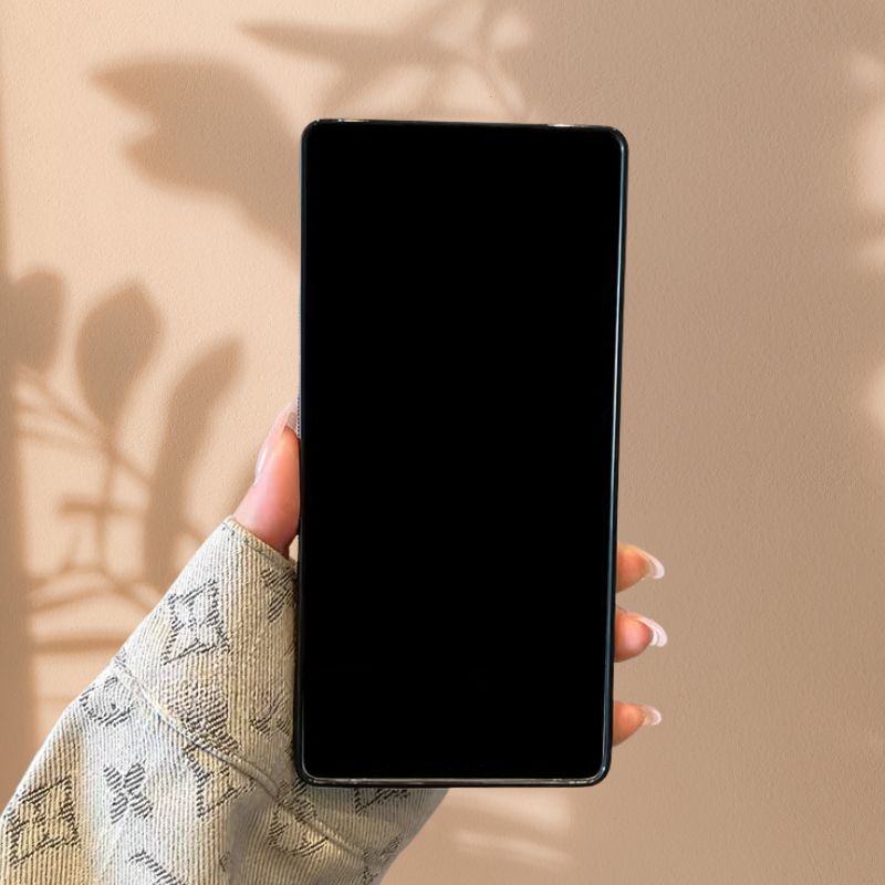 Samsung Galaxy S25 Series Matte Finish Puffed Cover - lifestyle