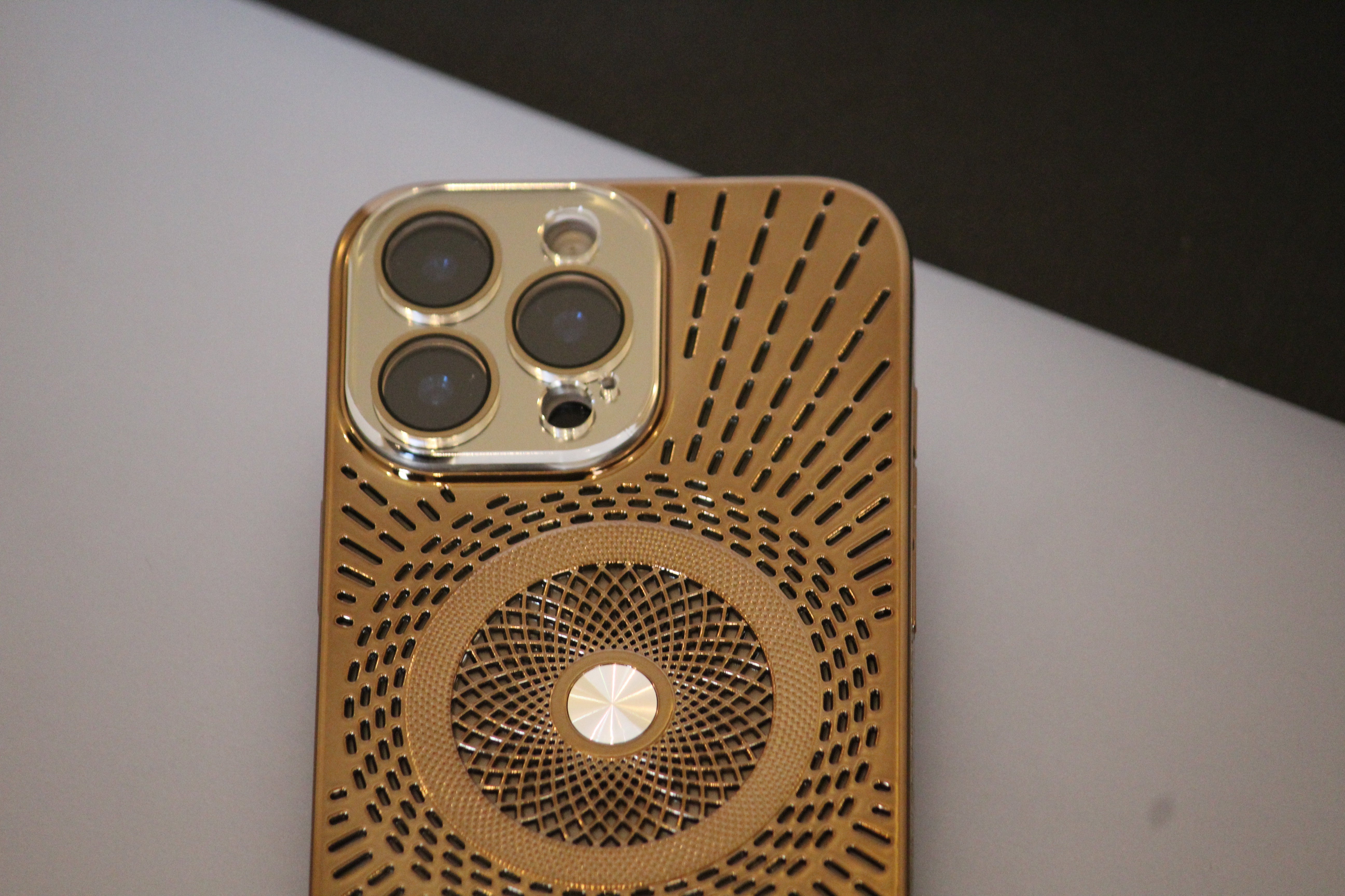 iPhone 16 Pro Royal Copper Electroplated Protection Cover - phone case