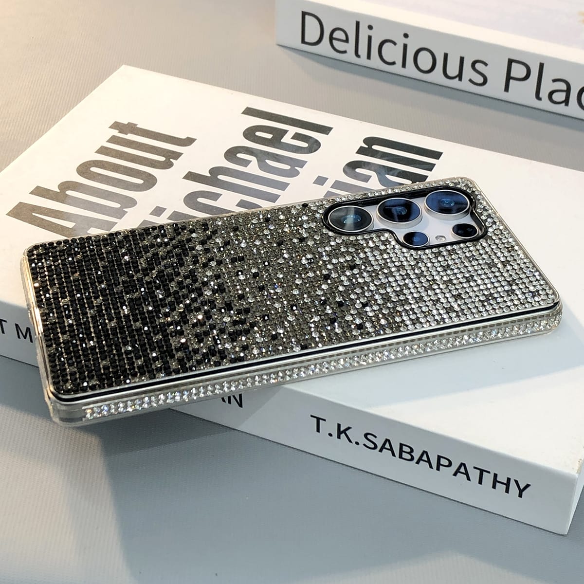 Samsung Galaxy S25 Series Bling Gradient Rhinestones Cover - case features