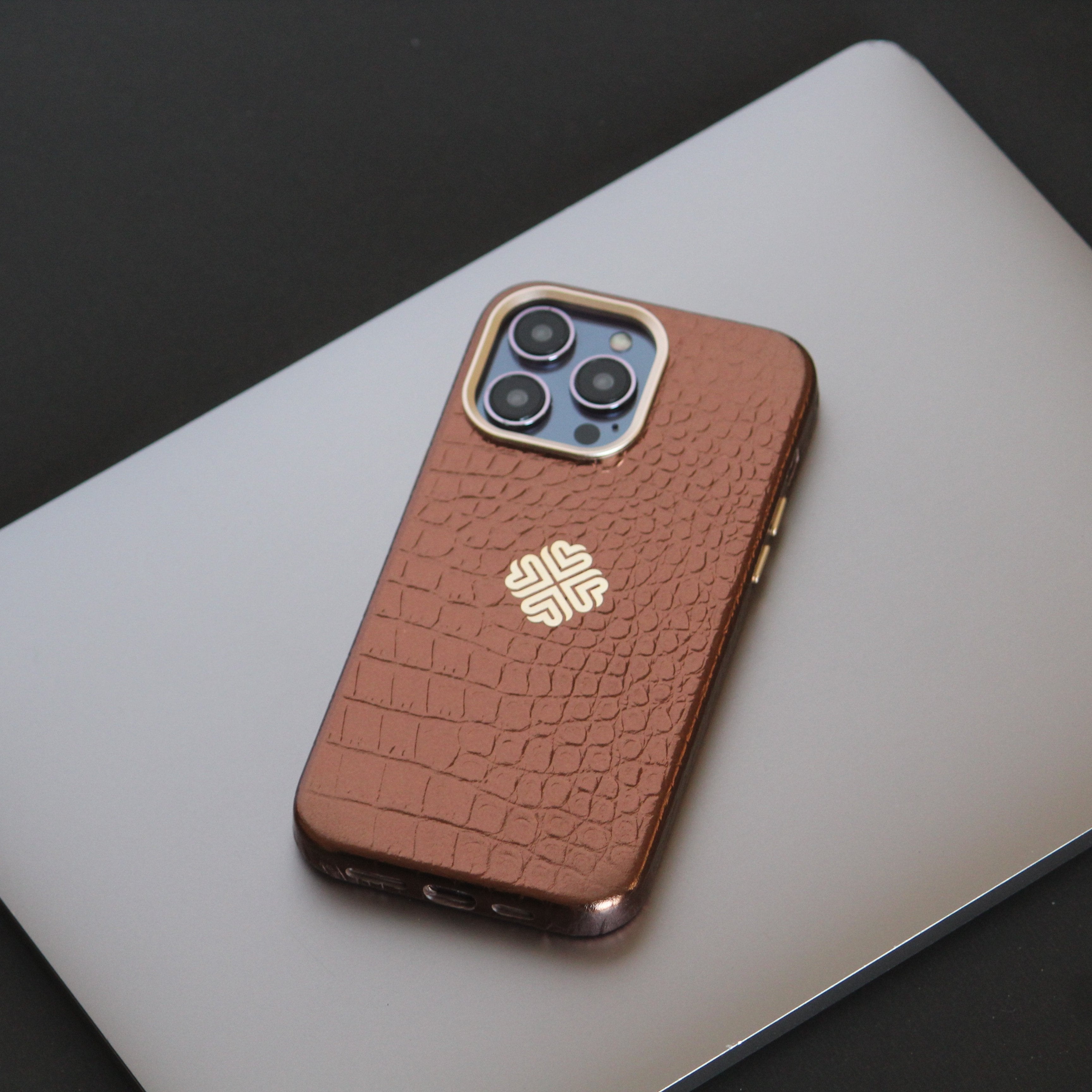 iPhone 15 Pro Royal Copper - case features