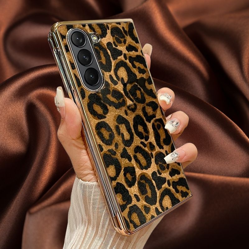 Samsung Galaxy Z Fold 3 Leopard Print Gold Electroplated Cover - protective case detail