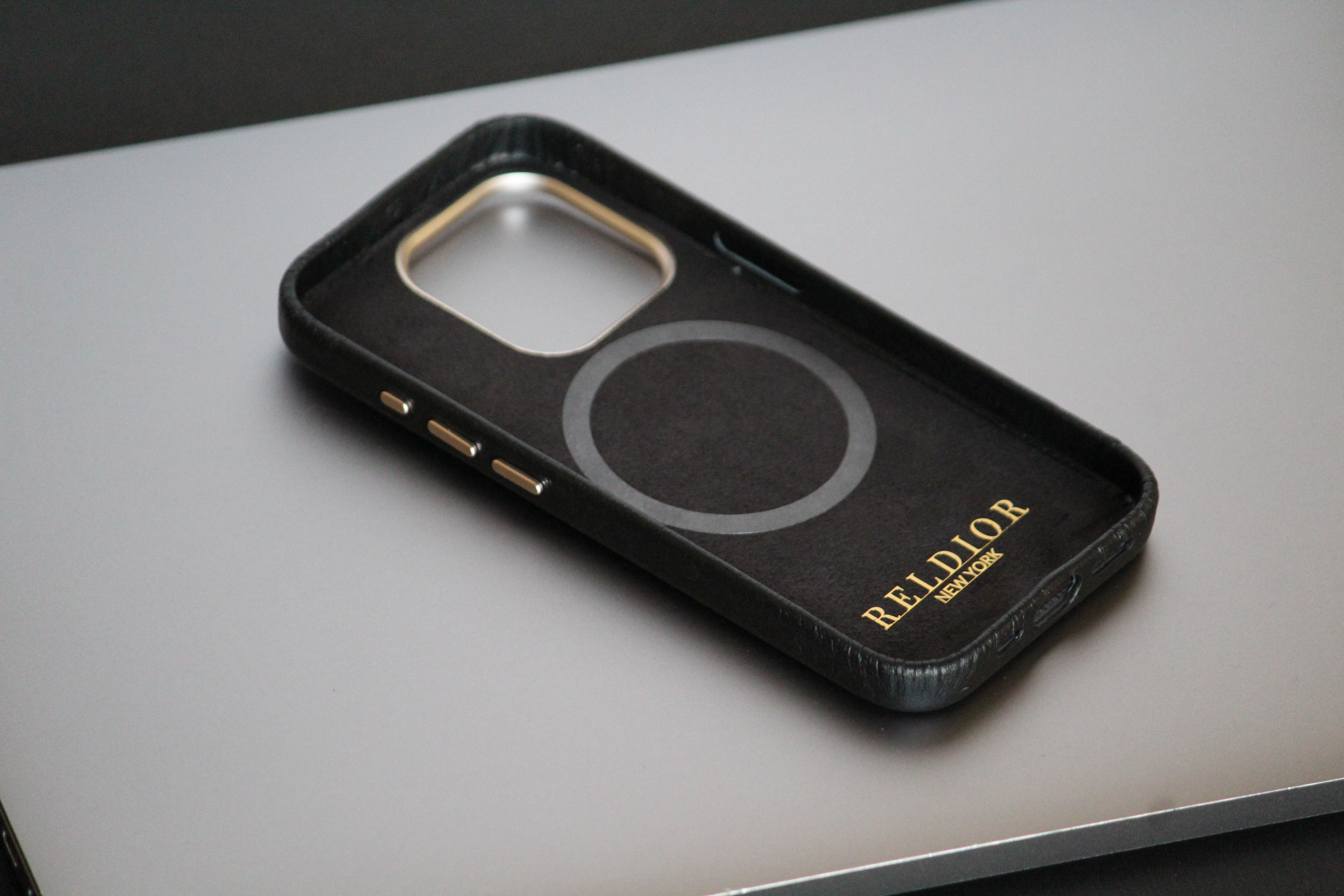 magsafe iphone 15 pro cover