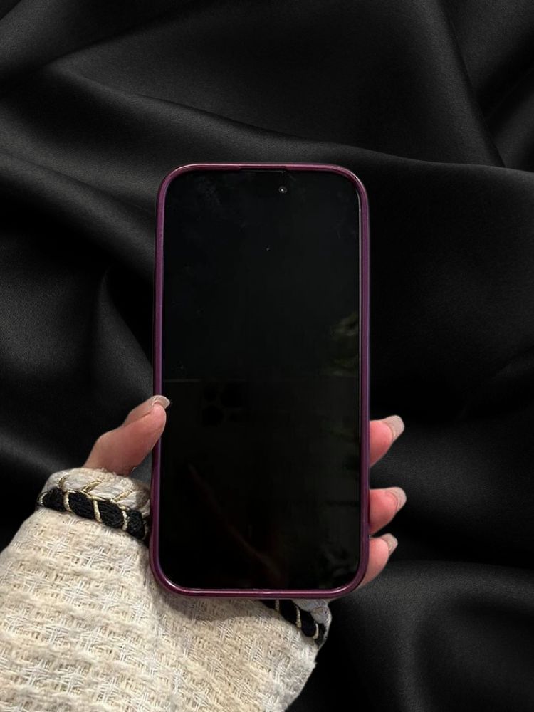 iPhone 14 Pro Bling Glitter Sequin Cover - lifestyle