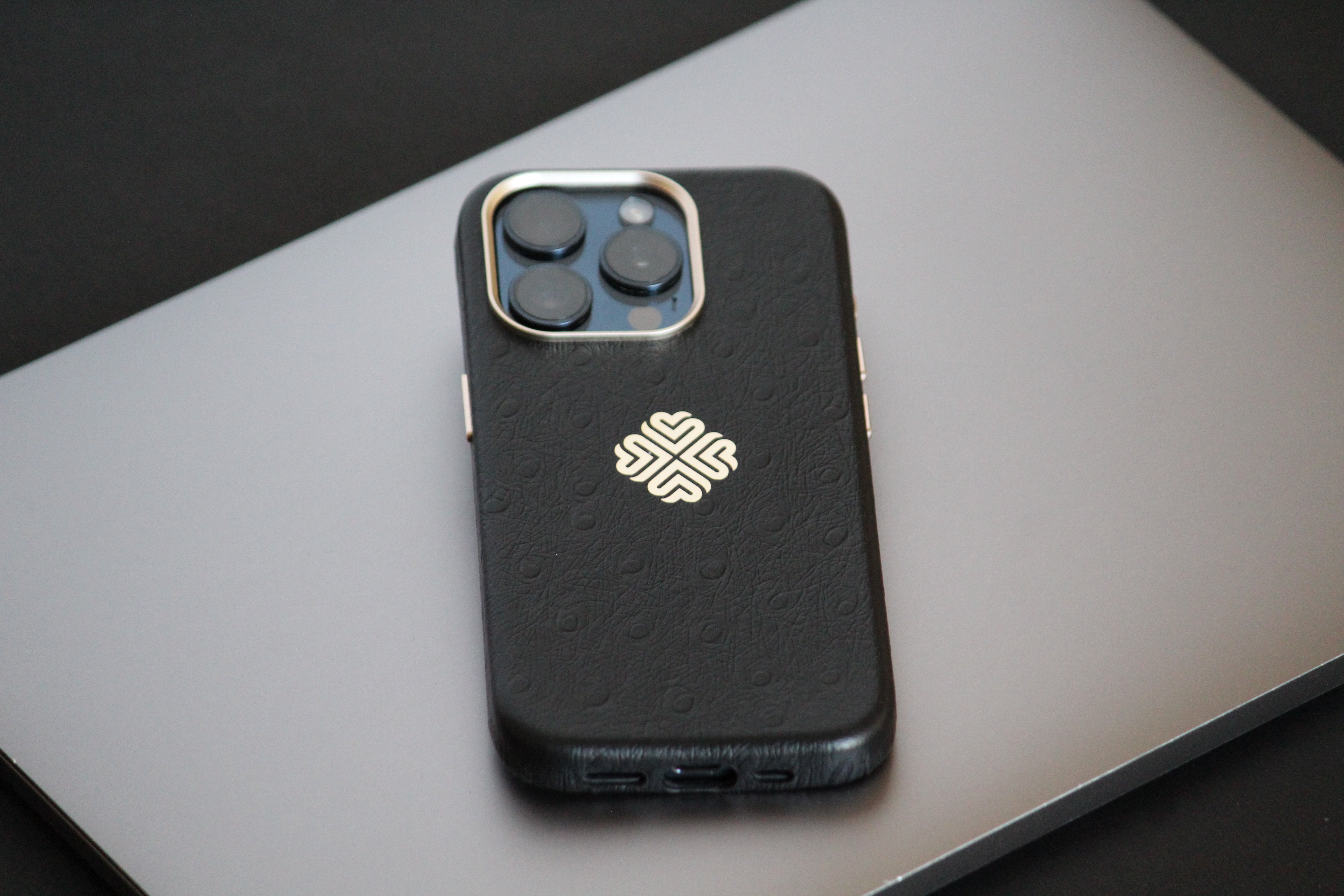 magsafe iphone 15 pro for men