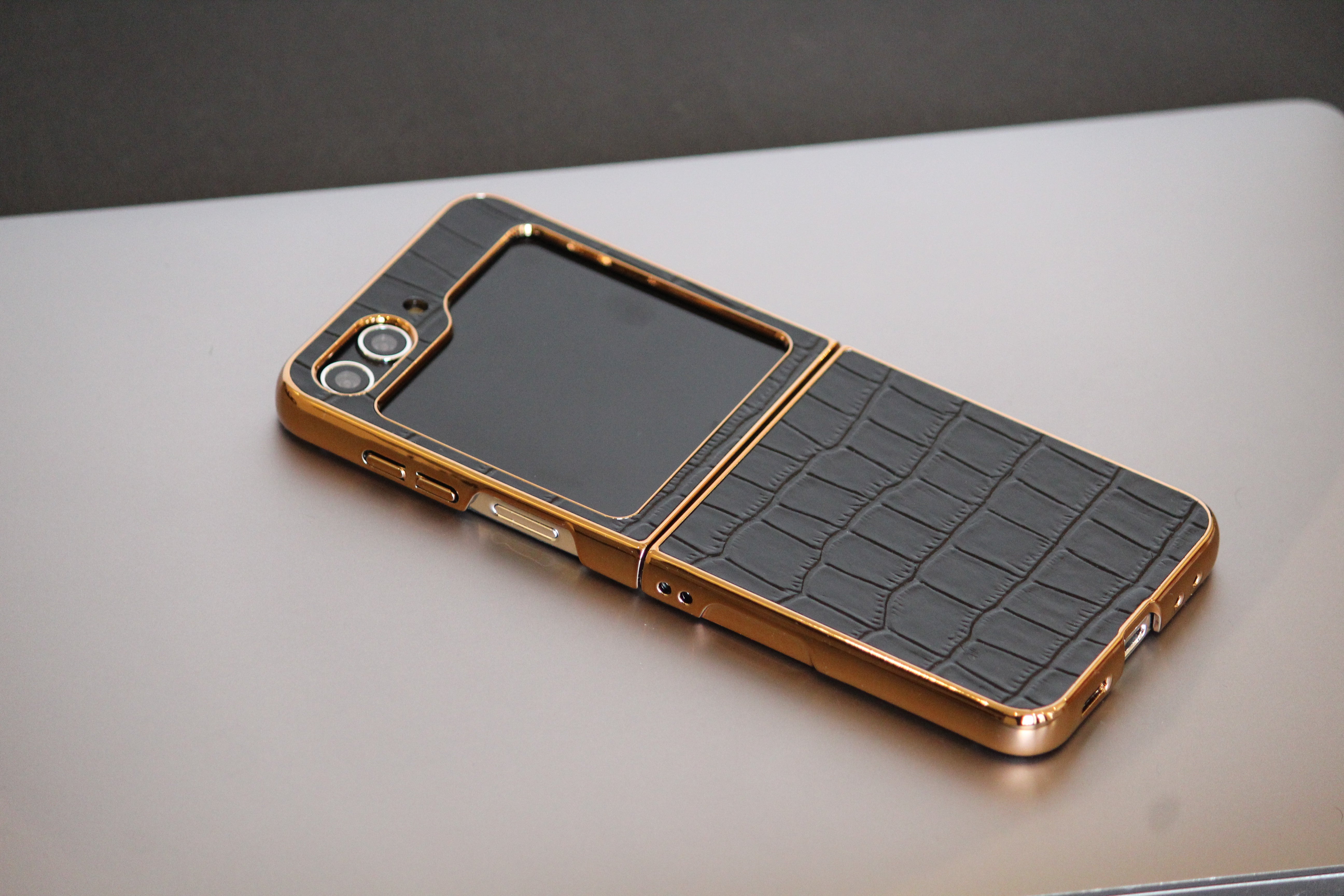 Samsung Galaxy Z Flip 5 Gold Electroplated Croco Pattern Leather Cover - phone case