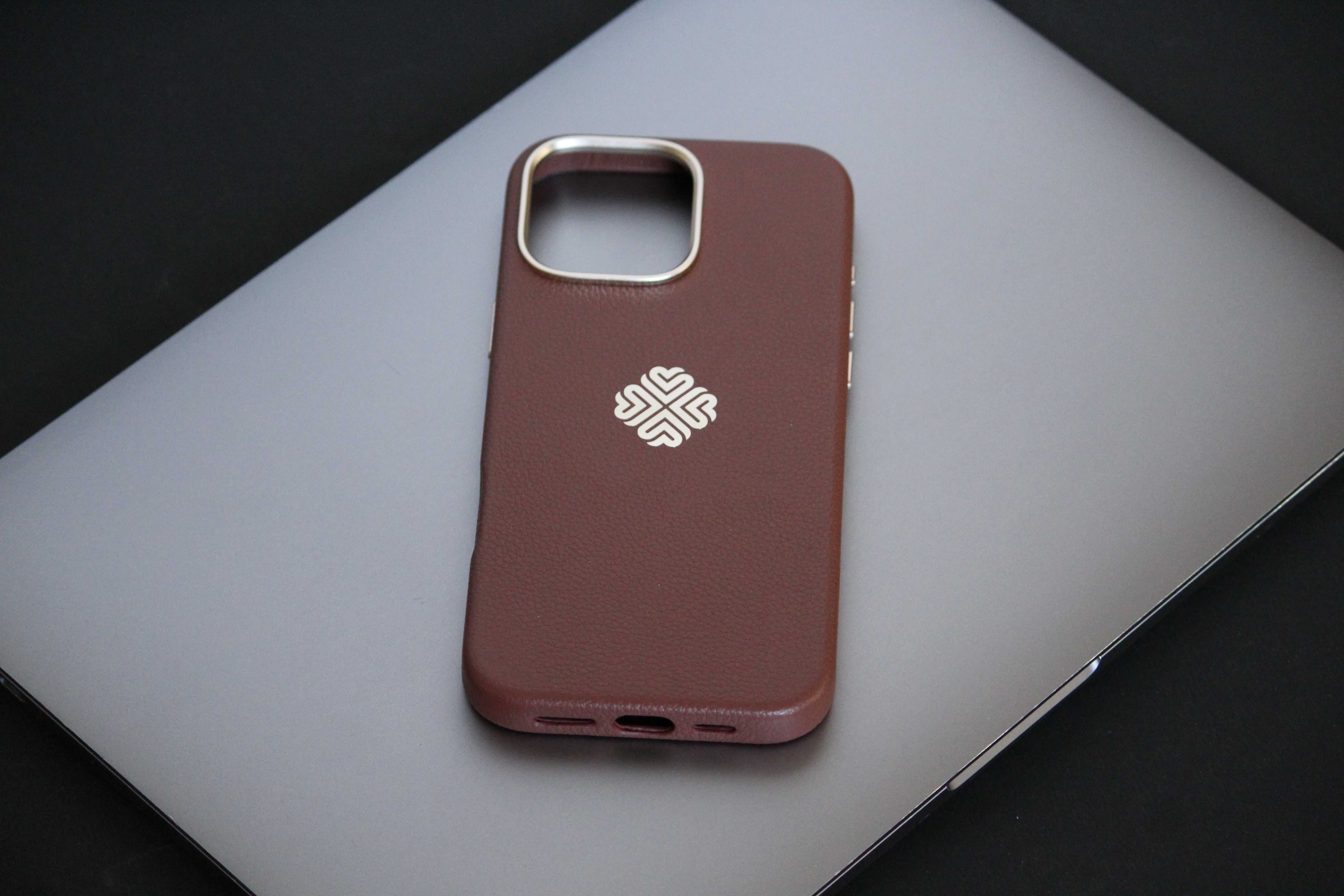 iPhone 16 Series Saddle Brown - protective case detail