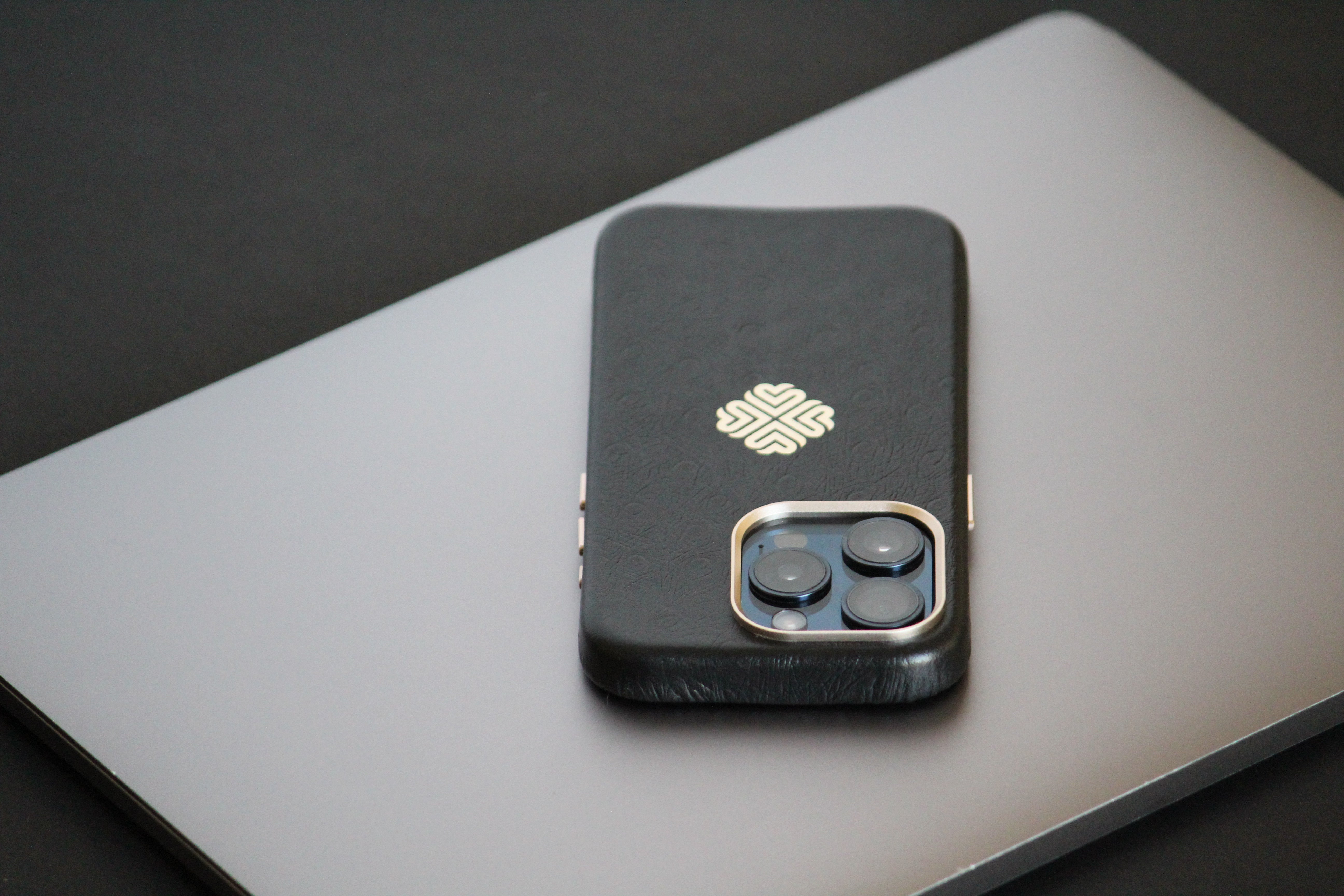 best iphone 15 pro max cover