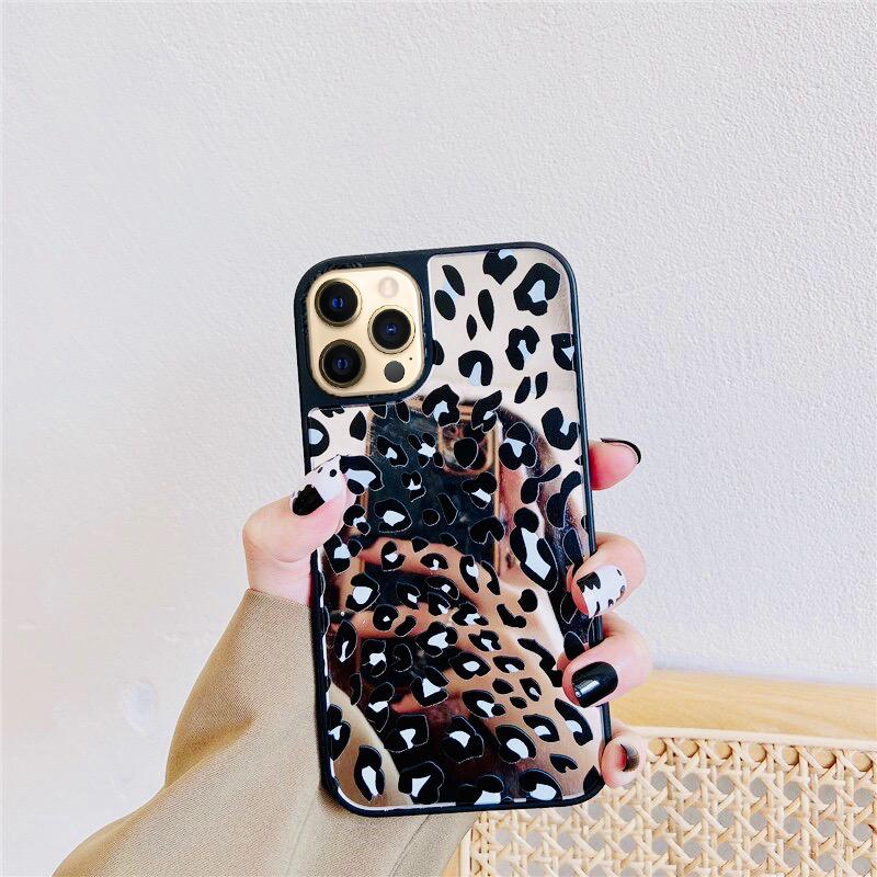 Leopard Print Glossy iPhone SE 2020 Cover