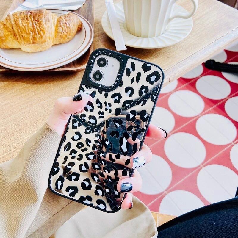 Leopard Print Glossy iPhone SE 2020 Cover